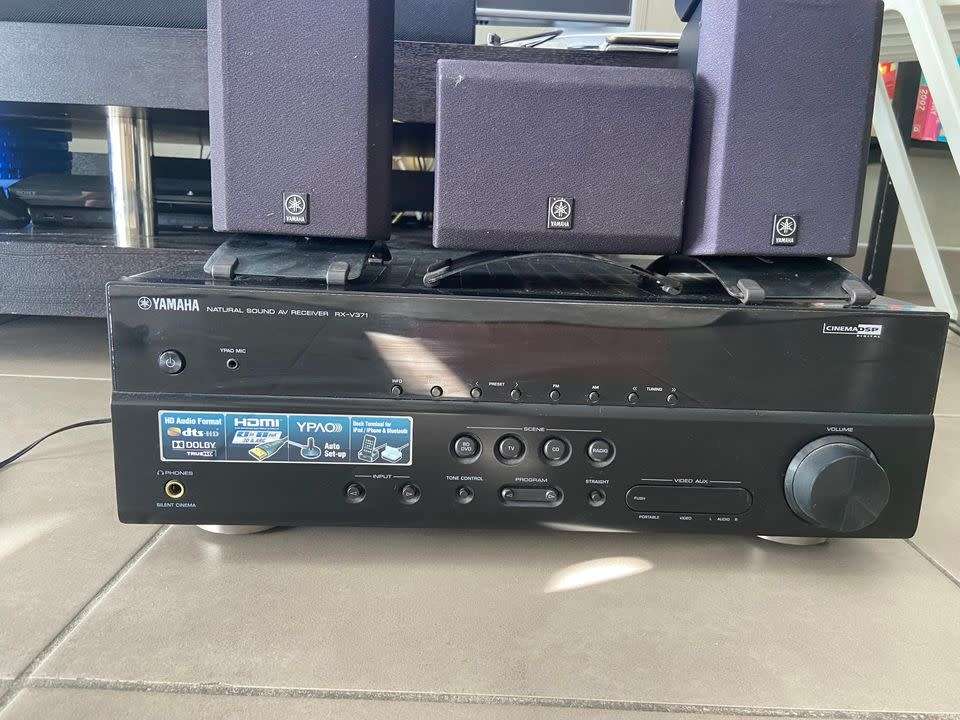 Yamaha RX-V371 Receiver + 5 Satellite Speakers/ 100Watts / 5.1 Dolby TrueHD & DTS-HD