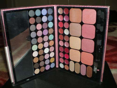 Trendsetter Colour Book