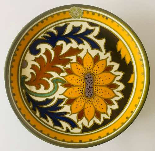 Beautiful Gouda Dahlia pattern 3 footed plate