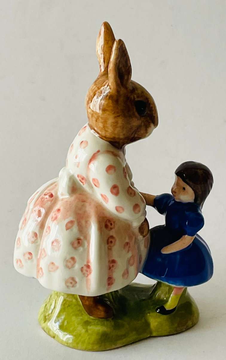 Royal Doulton - Dollie Bunnykins - Playtime D88