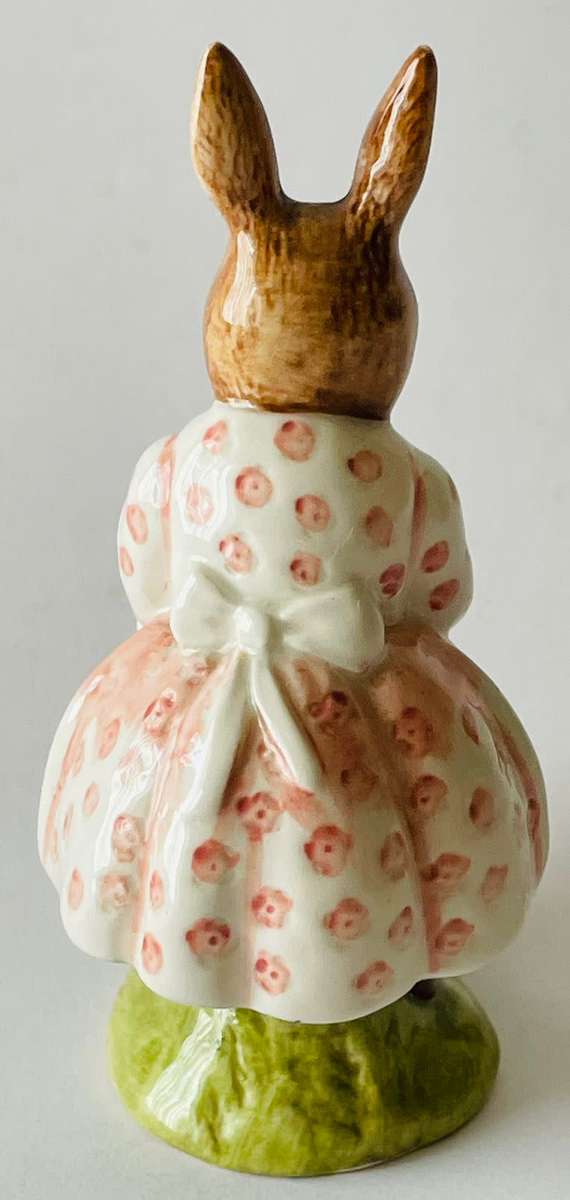 Royal Doulton - Dollie Bunnykins - Playtime D88