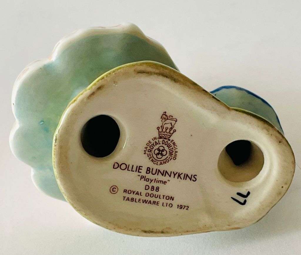 Royal Doulton - Dollie Bunnykins - Playtime D88