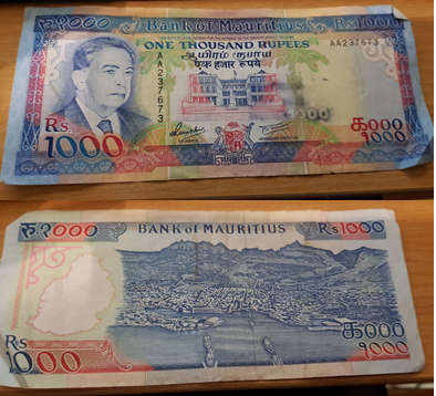 Mauritius 1000 rupees bank note
