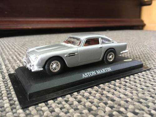 DelPrado 1:43 Aston Martin