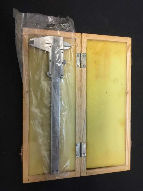 TRICLE BRAND VERNIER CALIPER 0-150MM ( 0.02MM) in wooden box