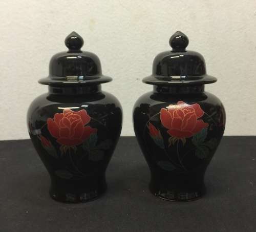 Japanese antiques - hand painted red rose jar.height - 155 mm. width -90 mm.