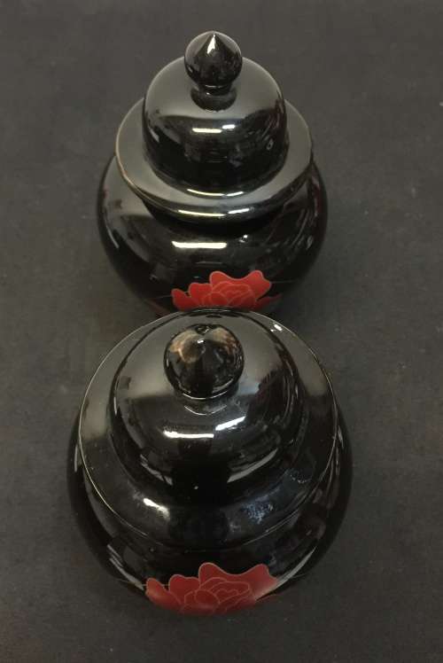 Japanese antiques - hand painted red rose jar.height - 155 mm. width -90 mm.