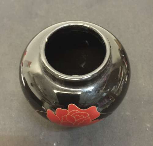 Japanese antiques - hand painted red rose jar.height - 155 mm. width -90 mm.