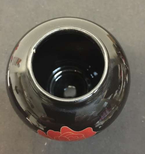 Japanese antiques - hand painted red rose jar.height - 155 mm. width -90 mm.