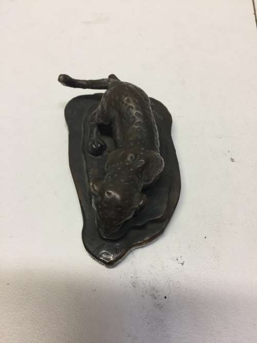 Bronze leopard - long - 100mm  - wide : 63mm  - high  - 45mm
