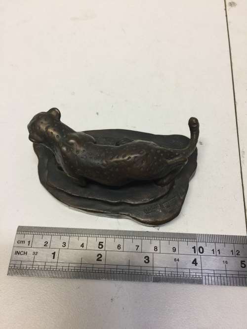 Bronze leopard - long - 100mm  - wide : 63mm  - high  - 45mm