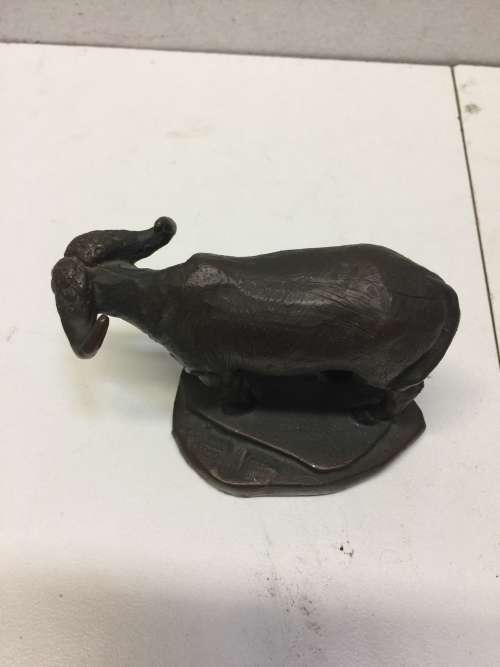 Bronze buffalo - long  - 105mm - wide : 55mm  - high : 70 mm