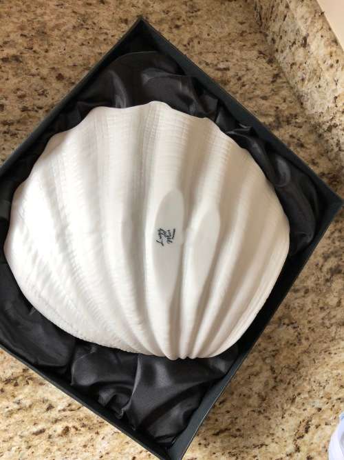 Luna Del Mar Porcelain Large Finger Clam Bowl in Gift Box - NEW / UNUSED