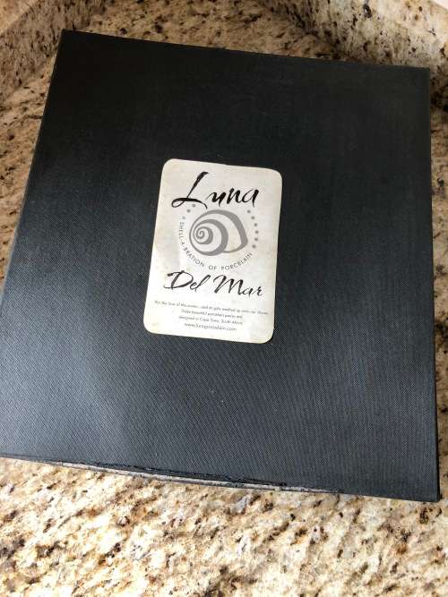 Luna Del Mar Porcelain Large Finger Clam Bowl in Gift Box - NEW / UNUSED