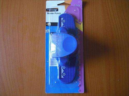 Fiskars Daisy Border Punch