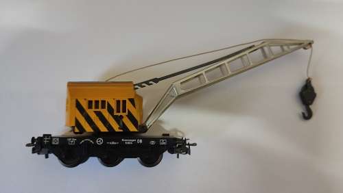 Märklin Yellow Crane with Yellow Protection Wagon and Crane Stand