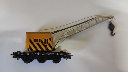 Märklin Yellow Crane with Yellow Protection Wagon and Crane Stand