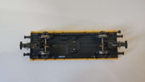 Märklin Yellow Crane with Yellow Protection Wagon and Crane Stand