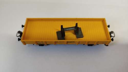 Märklin Yellow Crane with Yellow Protection Wagon and Crane Stand