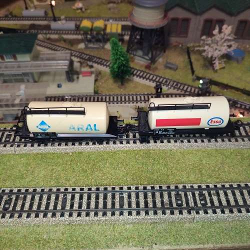 Märklin Esso and Aral Tank Wagons