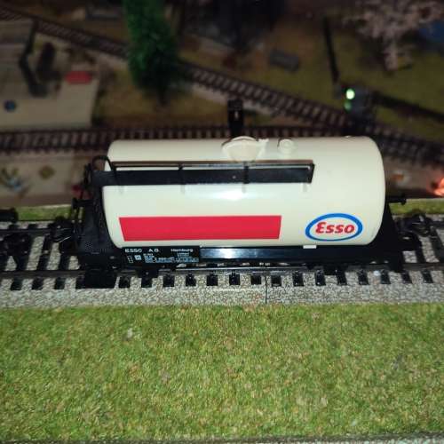 Märklin Esso and Aral Tank Wagons