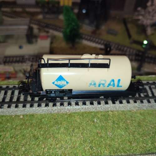 Märklin Esso and Aral Tank Wagons
