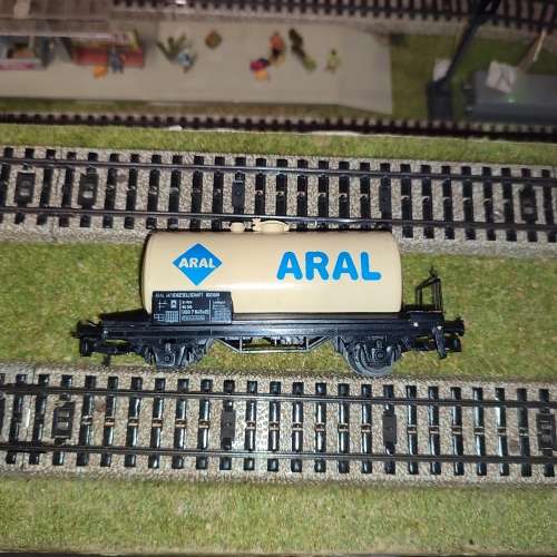 Märklin Esso and Aral Tank Wagons