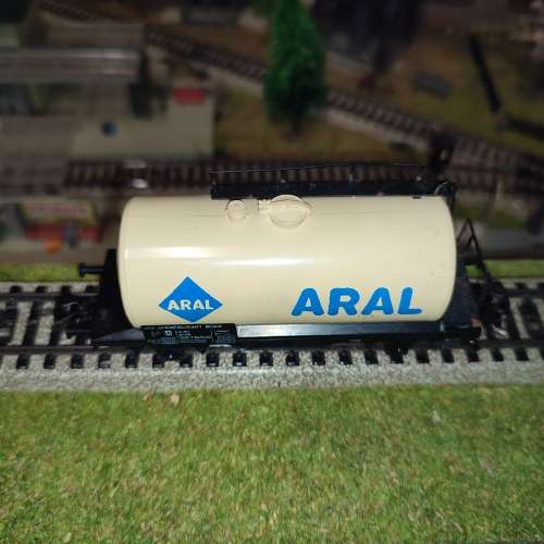 Märklin Esso and Aral Tank Wagons