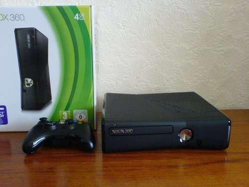 250GB XBOX 360 Slim Console + Controller + 5 Games