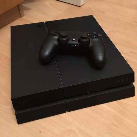 PS4 Console + Controller + 7 Games
