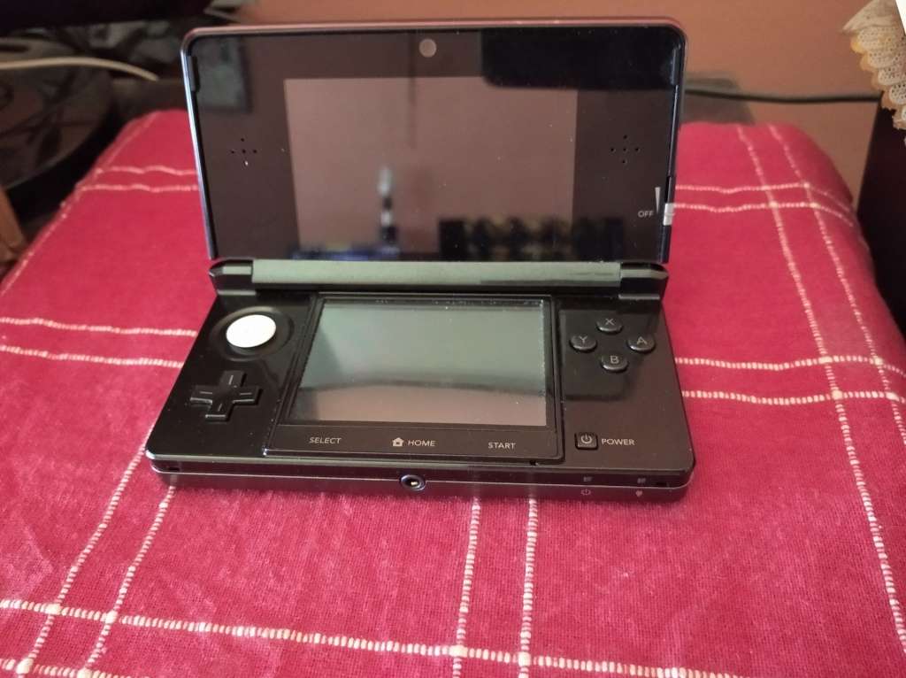 3DS Console + 25 Games