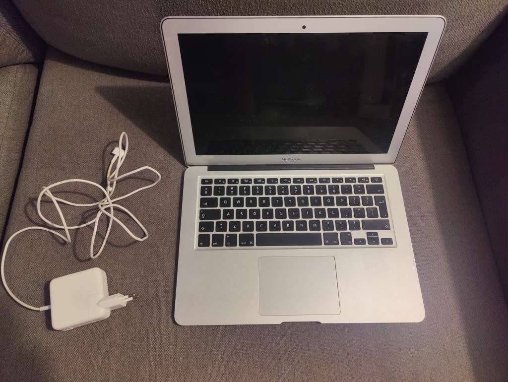 Macbook Air 2017 A1466 512GB 8GB RAM 1.8Ghz (Read)