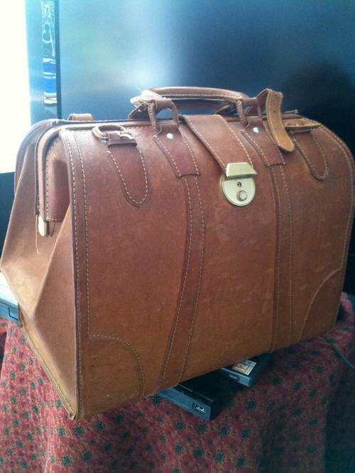 Very old leather bag, perhaps doctors bag? Excellent condition!
