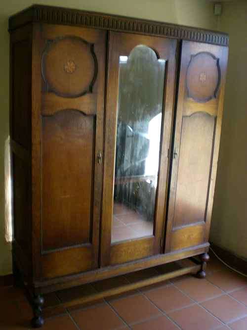 Exceptional Vintage Oak wardrobe.circa 1920's