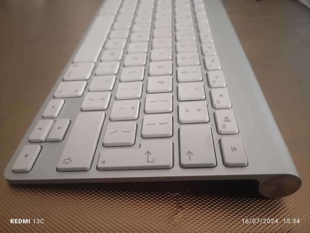 Apple Magic Bluetooth keyboard A1314