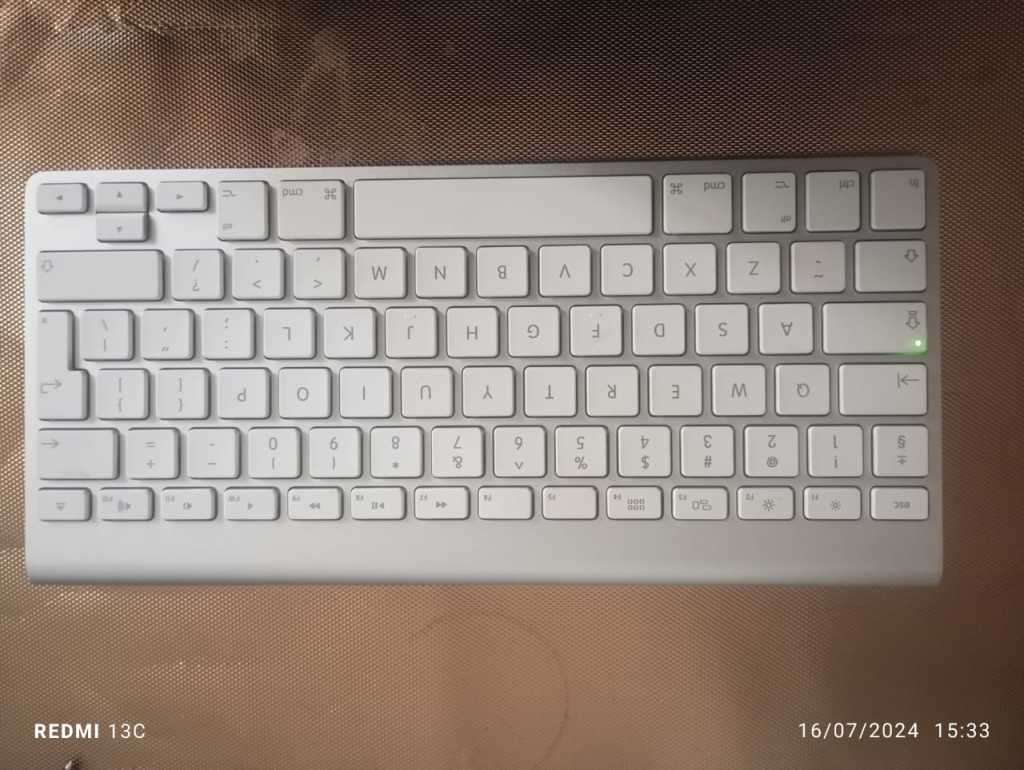 Apple Magic Bluetooth keyboard A1314