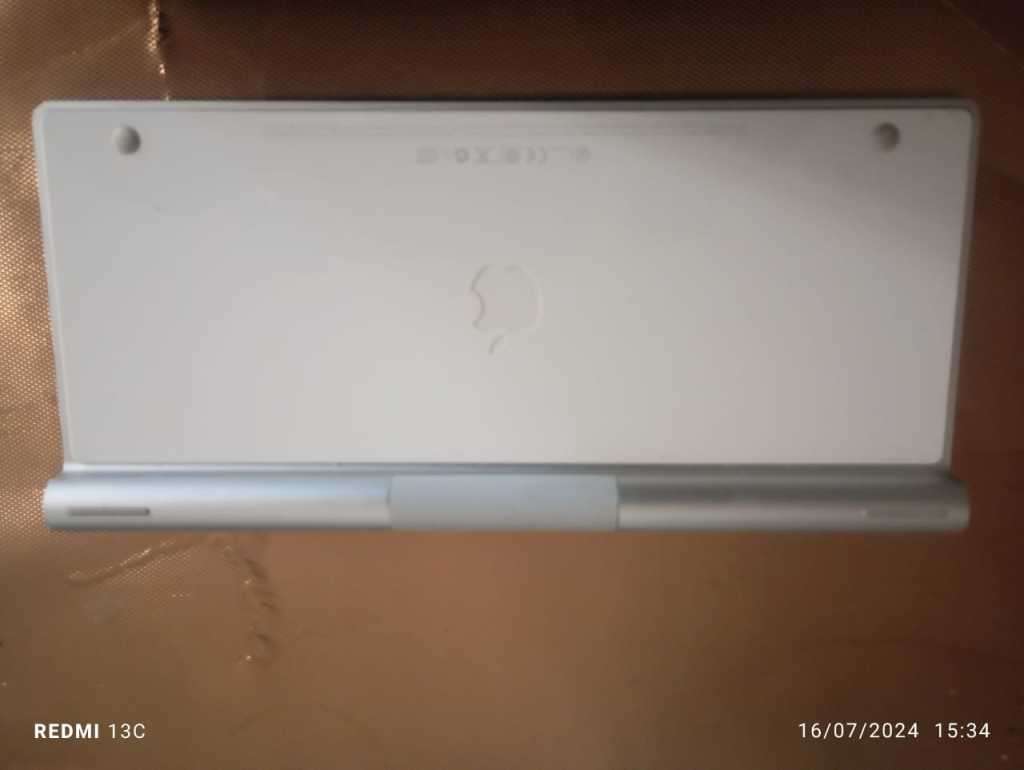 Apple Magic Bluetooth keyboard A1314