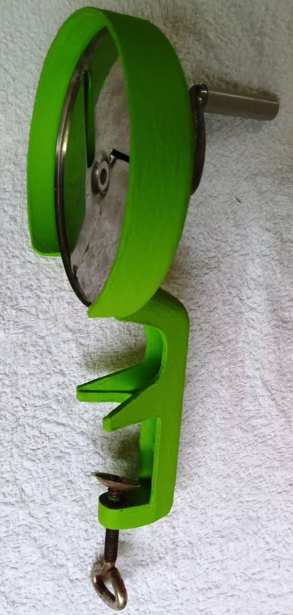Vintage lime green large Pede brand bean slicer