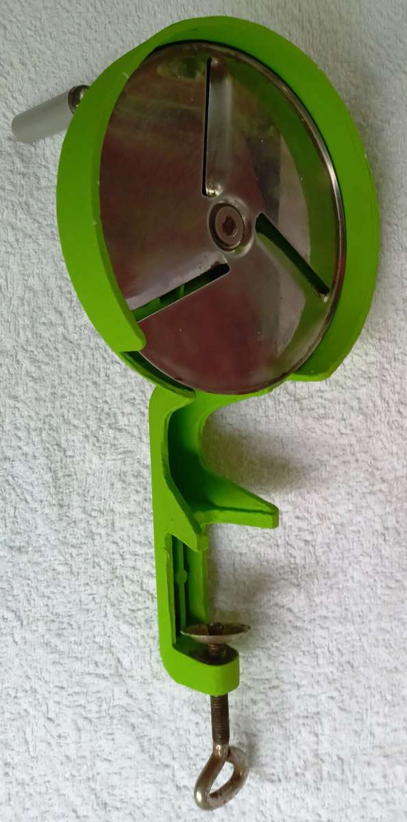 Vintage lime green large Pede brand bean slicer
