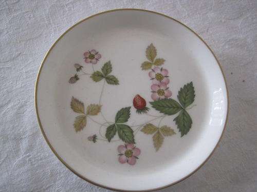 WEDGEWOOD WILD STRAWBERRY PIN DISH