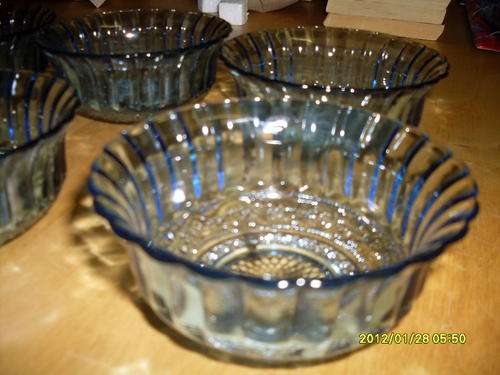 6 x Beautiful glass bowls - antique?