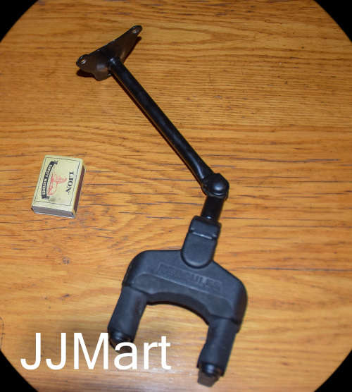 Hercules Wall Mount Long Arm Steel Guitar Hanger with Auto Grip System (Black) (2 available)