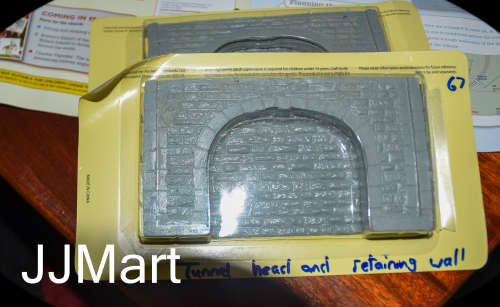 Railway Model Train Station - Tunnel Mouth and retaining wall x 2