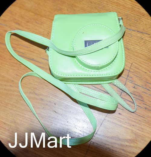 Fujifilm Instax Mini 9 Camera Green + Carry Bag and strap