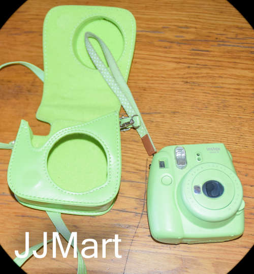 Fujifilm Instax Mini 9 Camera Green + Carry Bag and strap