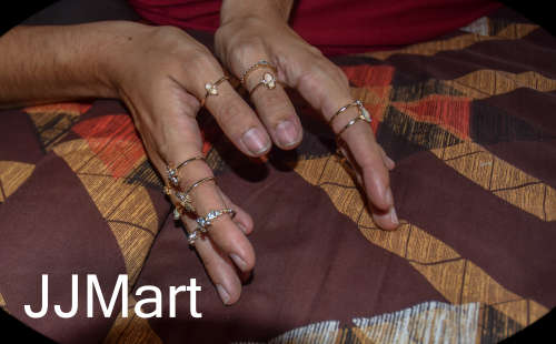 Costume Jewellery : Lot - Golden Rings with Stones Various Sizes