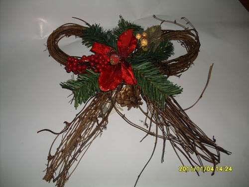 Beautiful vine Christmas decoration !