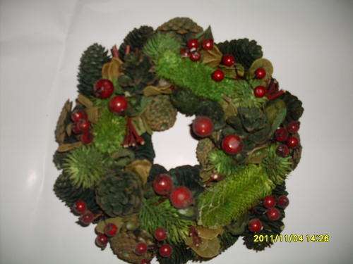 Beautiful Christmas wreath decoration !