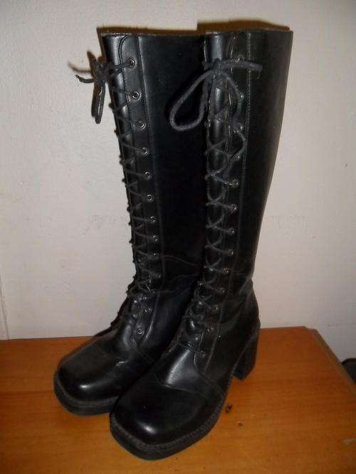 Black Lace up Ladies Boots size 6