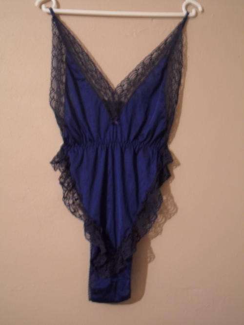 Sexy blue lacey lingerie > Attractive